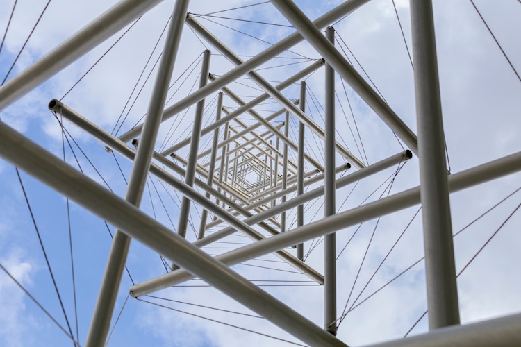 needle tower- kenneth snelson
